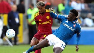 Como 0-0 Roma: 10-man visitors hold on after Malen red card